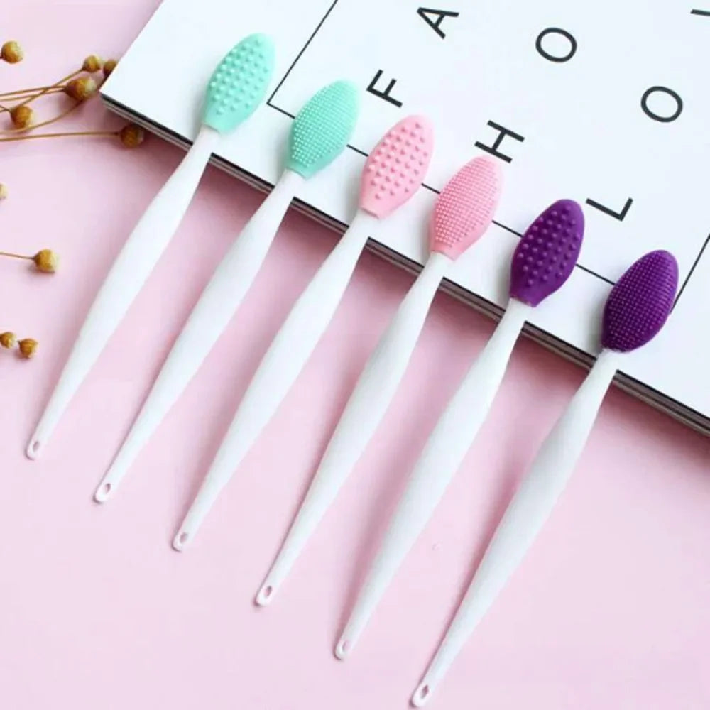 Silicone cleaning brush