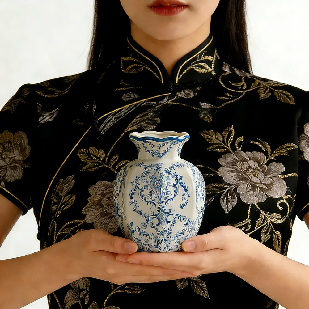 Classical Ceramic Vase Blue and White Procelain Hand Painted Vase for Flower Home Decor Desktop Flower Arrangement Tabletop Vase