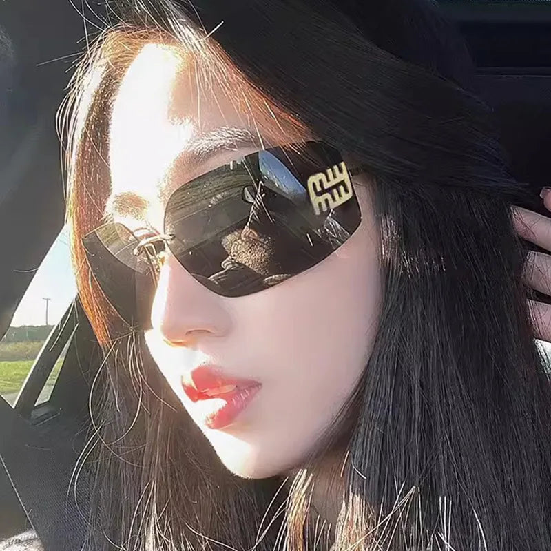 NEW Classic Sun Glasses Female Funky Metal Luxury Rimless Sunglasses Women BrandDesigner Rivets Rectangle Gradient Curved Shades