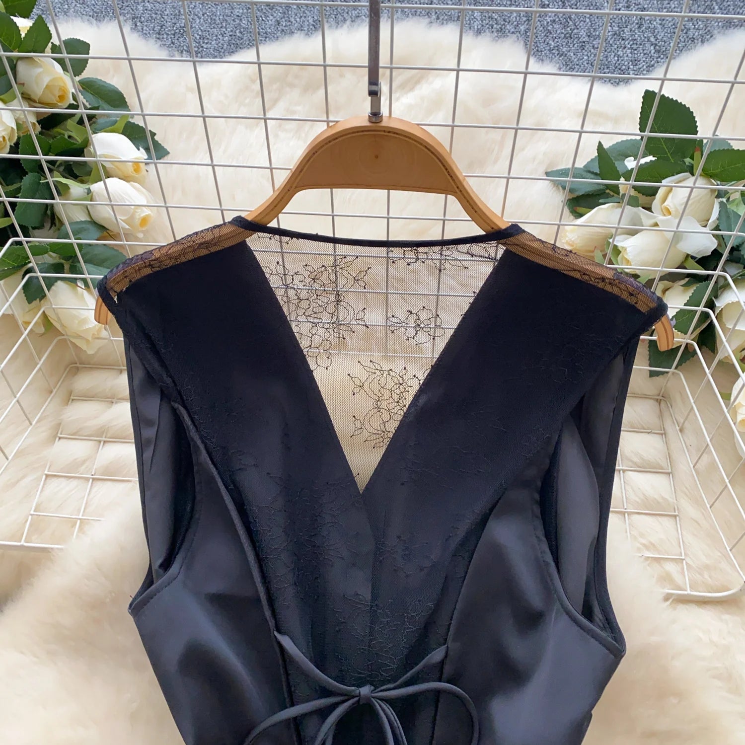 SINGREINY Backless Sexy Tank Vest Sleeveless Single Breasted V Neck Spliced Lace Skinny Sheer Irregular Summer Women Design Tops
